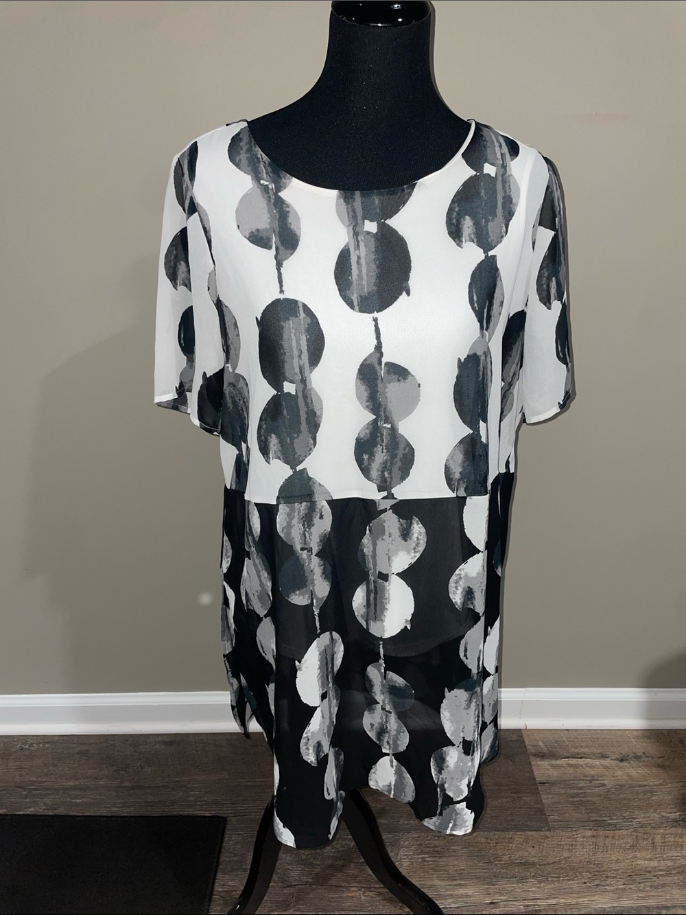 Alfani Black & White Abstract Dot Tunic Top